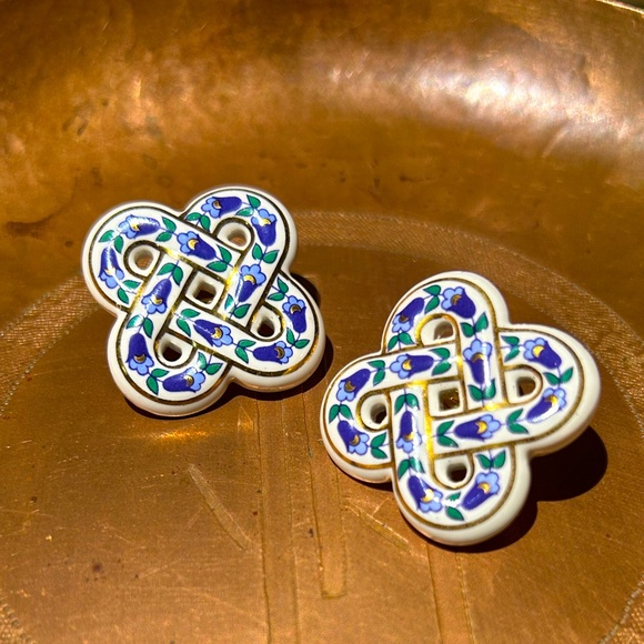 Ceramic Celtic Love Knots - Picture 1 of 3